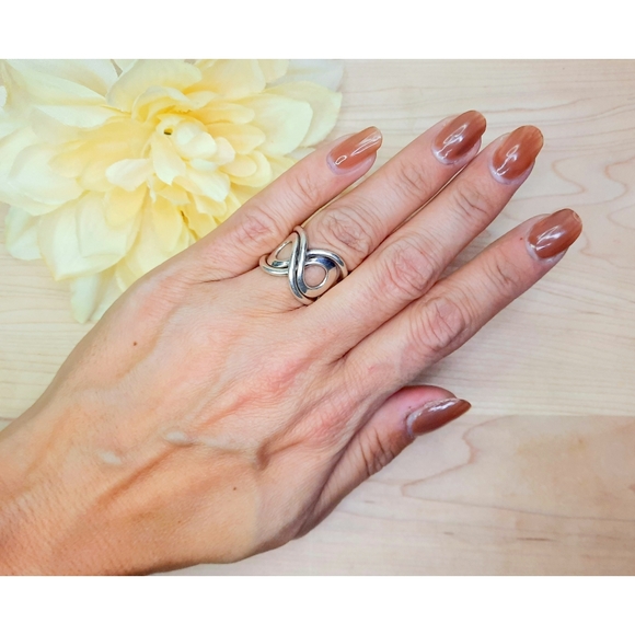 🦋🌈 Vintage Sterling Infinity Ring - Picture 2 of 6